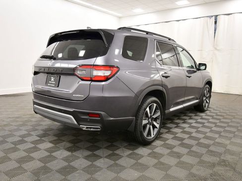 Used 2023 Honda Pilot Touring image 8