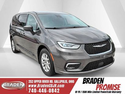 Used 2023 Chrysler Pacifica Touring-L