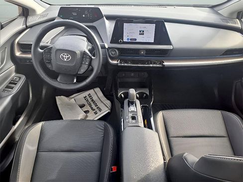 Used 2024 Toyota Prius XLE FWD image 10
