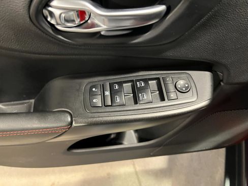 Used 2019 Jeep Cherokee Trailhawk w/ Cold Weather Group image 25