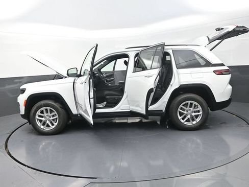 Used 2026 Jeep Grand Cherokee Laredo X AWD/4WD image 32