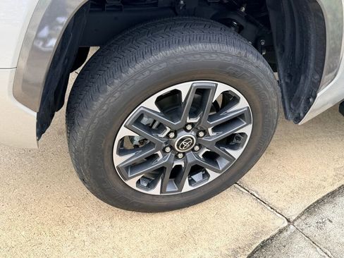 Used 2024 Toyota Tundra Limited image 11