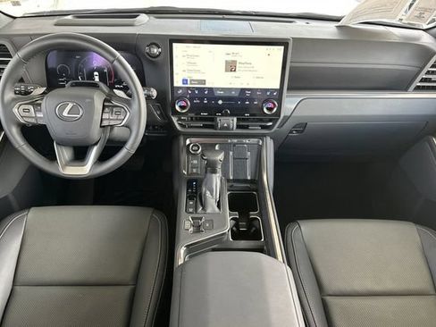 Used 2025 Lexus GX 550 w/ Cold Area Package AWD/4WD image 16
