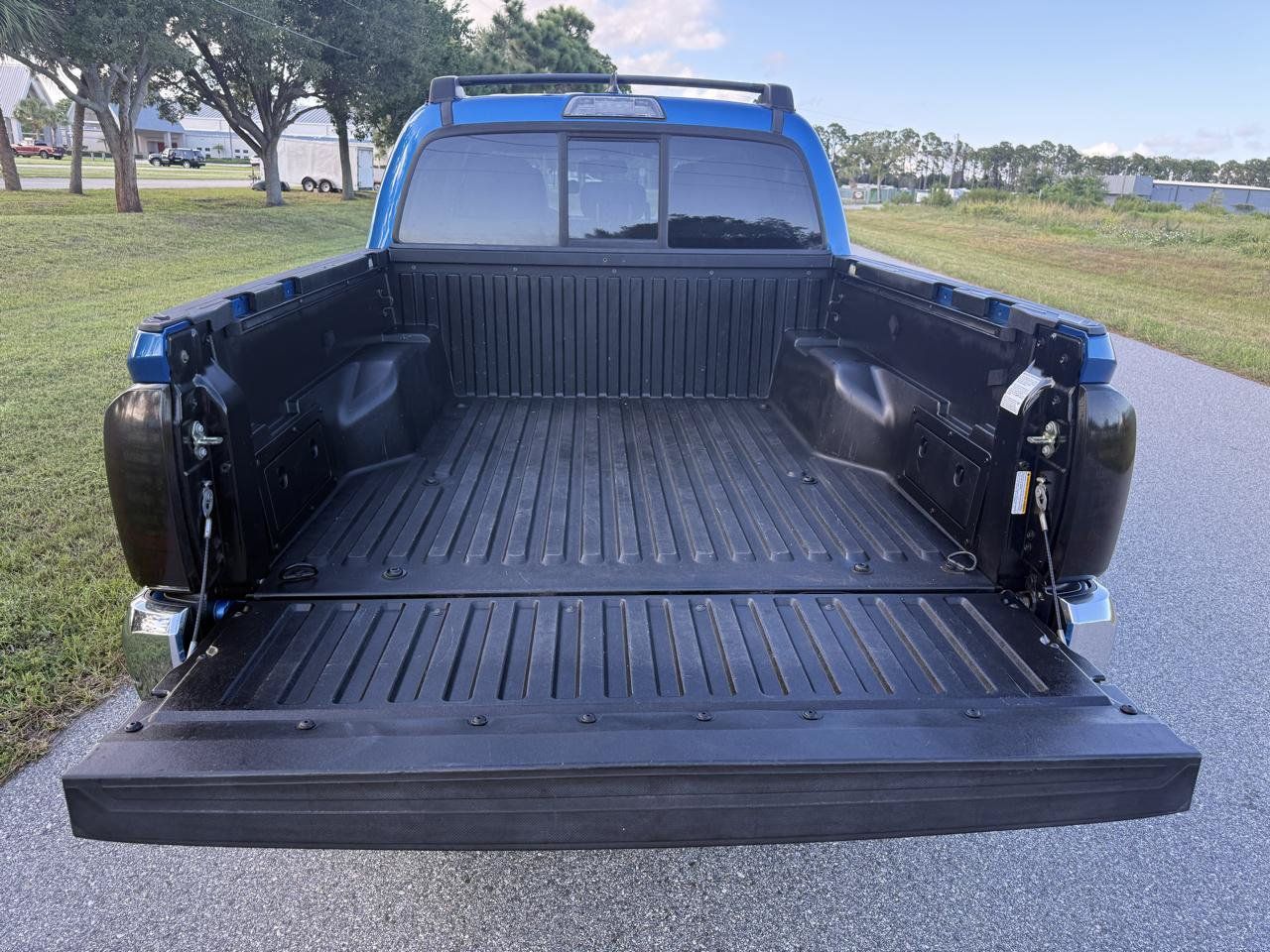 Used 2016 Toyota Tacoma SR5 RWD image 8
