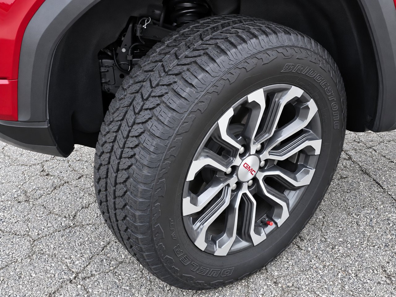 Used 2024 GMC Canyon Denali AWD/4WD image 16