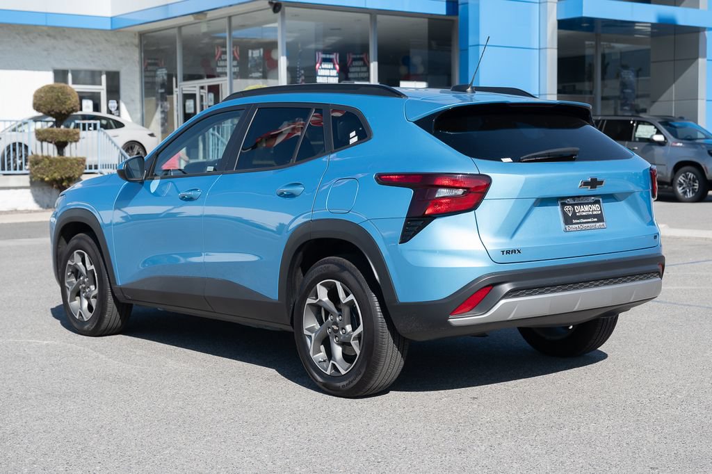 Used 2026 Chevrolet Trax LT w/ LT Convenience Package FWD image 5