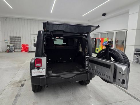Used 2018 Jeep Wrangler Unlimited Sport w/ Connectivity Group AWD/4WD image 35