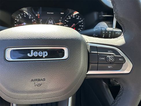 Used 2024 Jeep Compass Latitude image 27