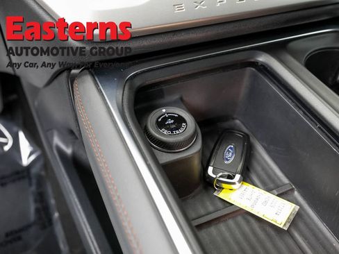 Used 2025 Ford Expedition Active AWD/4WD image 12