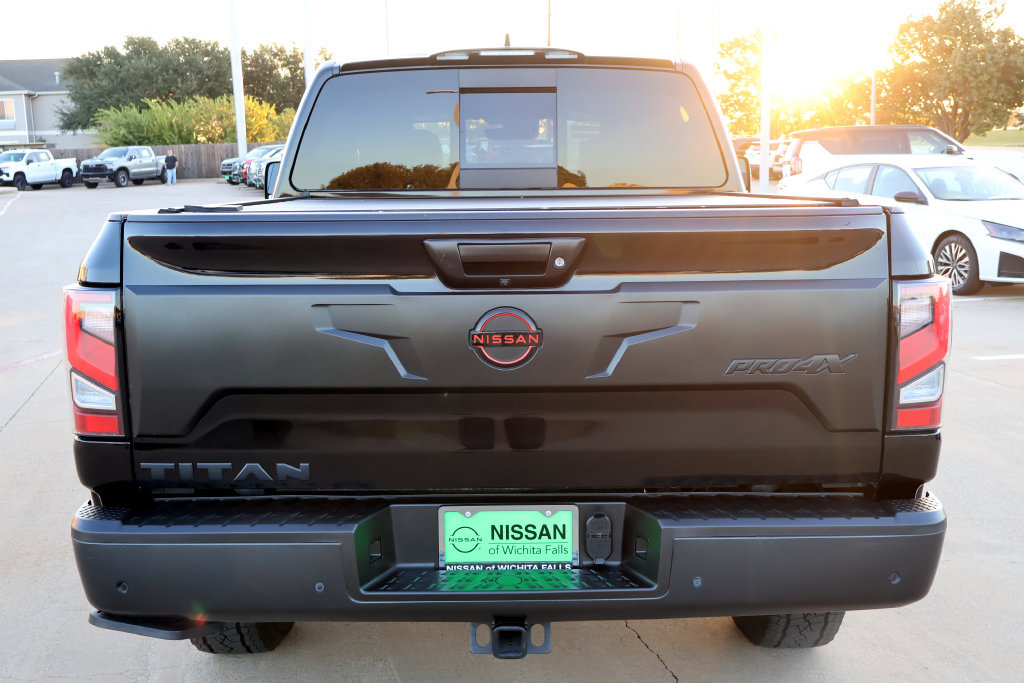 Used 2024 Nissan Titan PRO-4X w/ Pro-4x Convenience Package AWD/4WD image 8