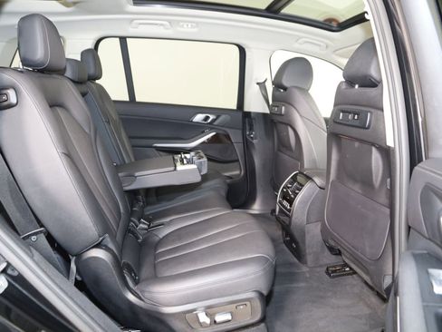 Used 2021 BMW X7 xDrive40i w/ Cold Weather Package AWD/4WD image 15