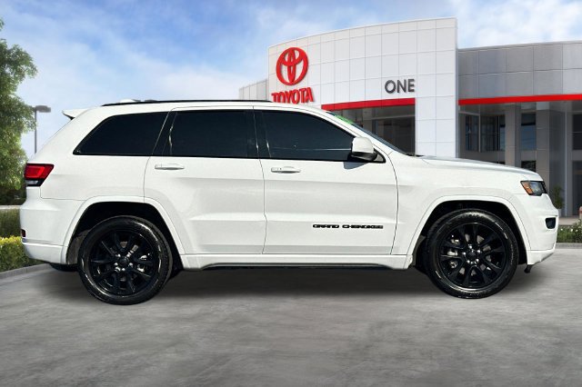 Used 2021 Jeep Grand Cherokee Laredo X RWD image 3
