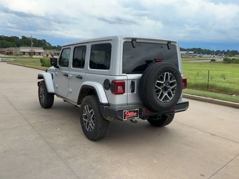 Used 2024 Jeep Wrangler Sahara w/ Technology Group image 2