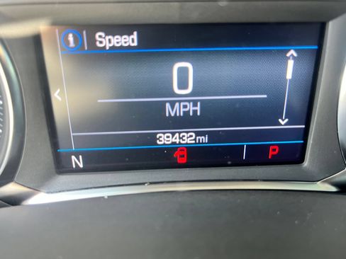 Used 2023 GMC Terrain SLE w/ Elevation Edition FWD image 17