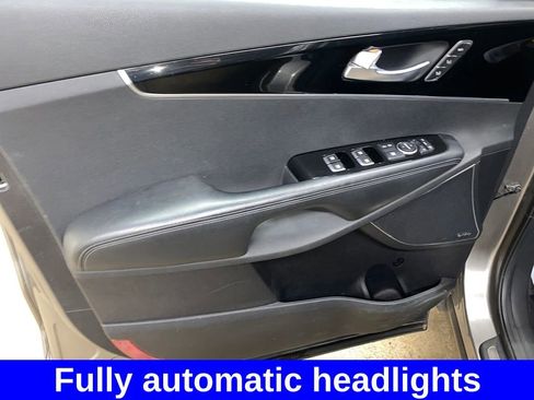 Used 2016 Kia Sorento SX image 17