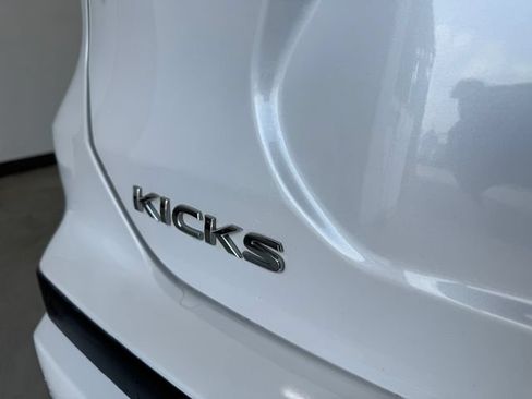 Used 2021 Nissan Kicks SR w/ Exterior Package FWD image 40