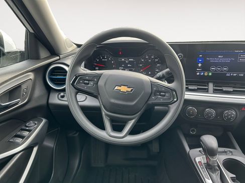 Used 2025 Chevrolet Trax LS w/ LS Convenience Package FWD image 15