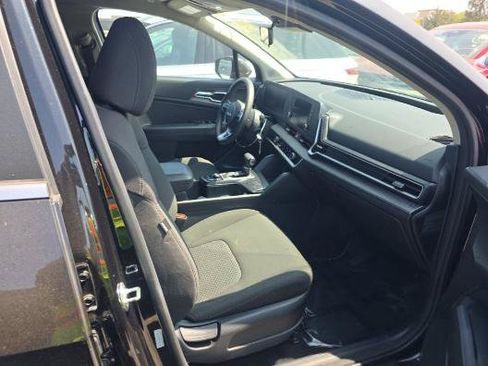 Used 2025 Kia Sportage LX FWD image 18