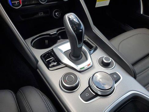 New 2023 Alfa Romeo Giulia Veloce RWD image 8