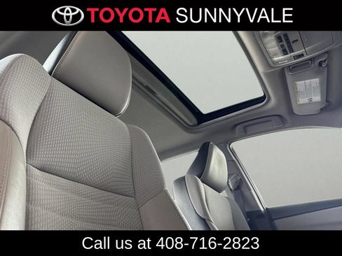 Used 2017 Toyota Camry SE w/ Moonroof Package FWD image 20