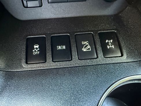 Used 2017 Toyota Highlander Limited w/ Preferred Accessory Package AWD/4WD image 36