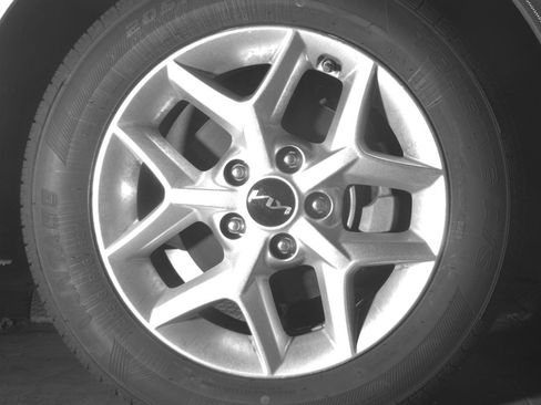Used 2025 Kia Soul LX w/ LX Technology Package FWD image 13