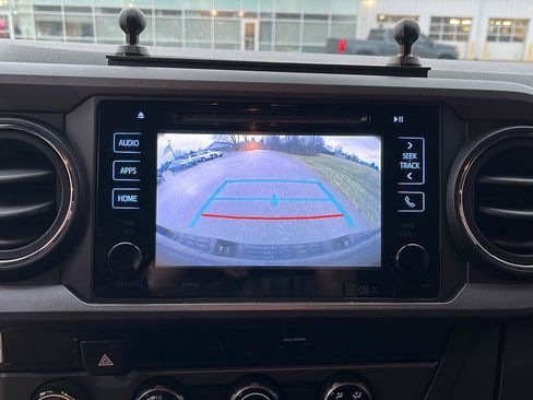 Used 2018 Toyota Tacoma TRD Sport image 17