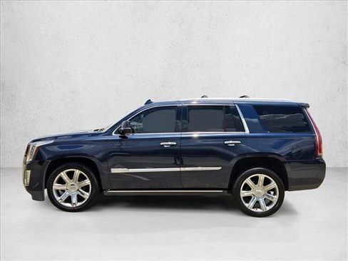 Used 2018 Cadillac Escalade Premium Luxury AWD/4WD image 8