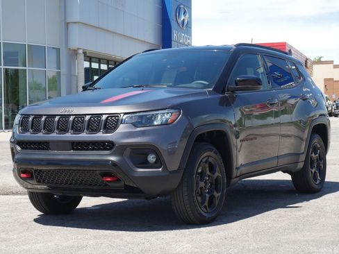 Used 2024 Jeep Compass Trailhawk AWD/4WD image 4