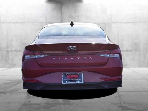 Used 2023 Hyundai Elantra SEL w/ Convenience Package image 6