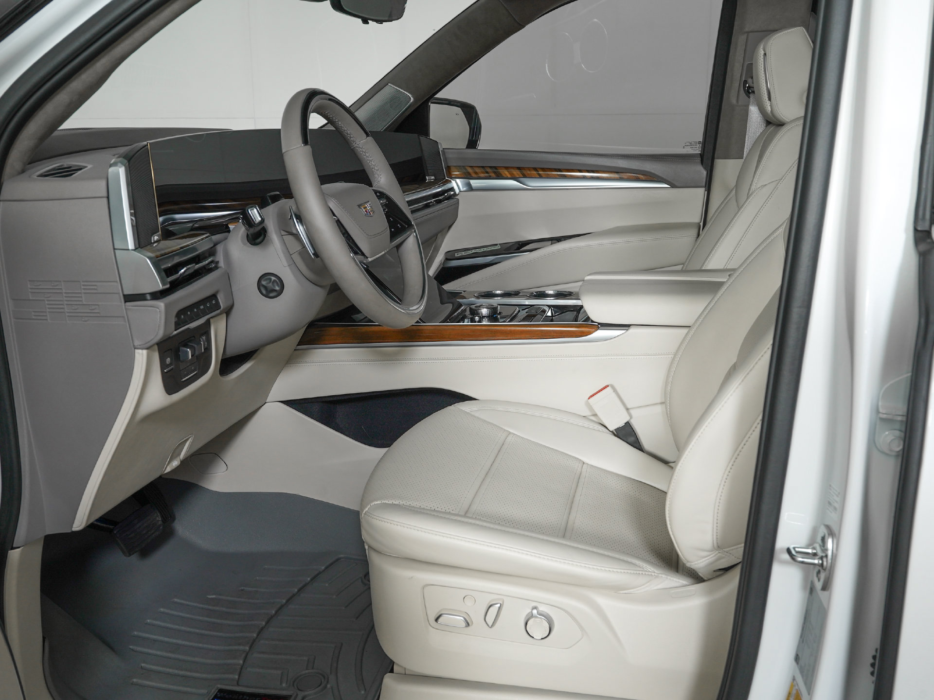 Used 2025 Cadillac Escalade ESV Sport Platinum AWD/4WD image 16