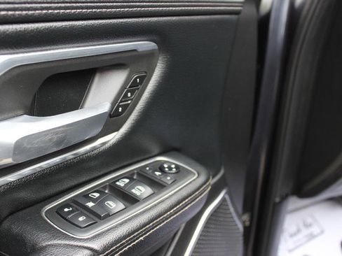 Used 2019 RAM 1500 Laramie w/ Off Road Group AWD/4WD image 9