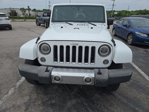 Used 2016 Jeep Wrangler Unlimited Sahara w/ Dual Top Group AWD/4WD image 5