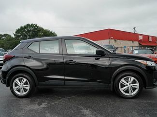 Used 2025 Nissan Kicks Play S FWD video 2