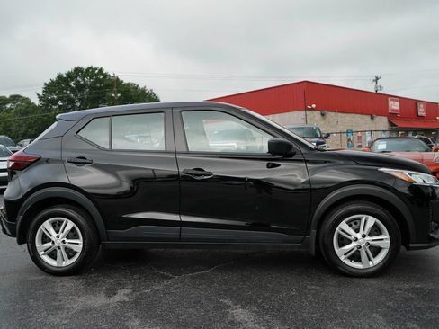 Used 2025 Nissan Kicks Play S FWD image 2