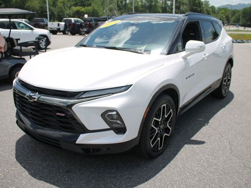 Used 2025 Chevrolet Blazer RS w/ Driver Confidence II Package AWD/4WD image 4