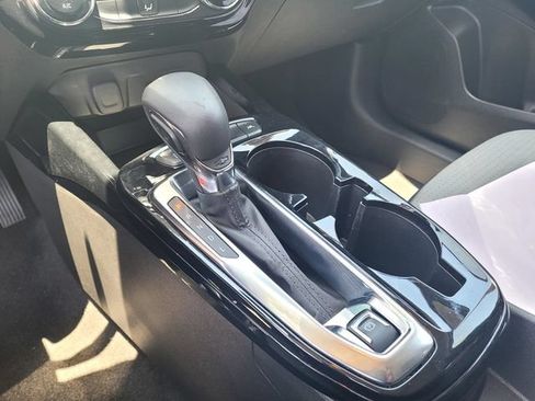 Used 2024 Chevrolet Trax LT FWD image 17