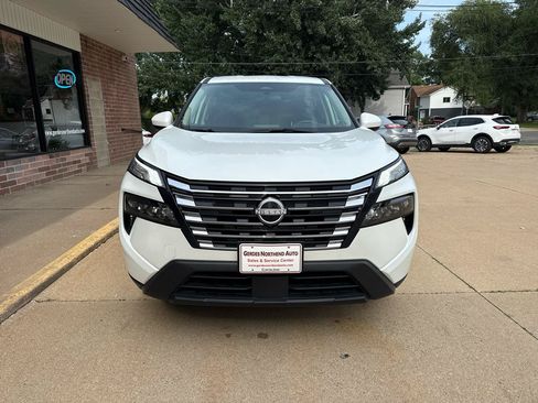 Used 2025 Nissan Rogue SV AWD/4WD image 26