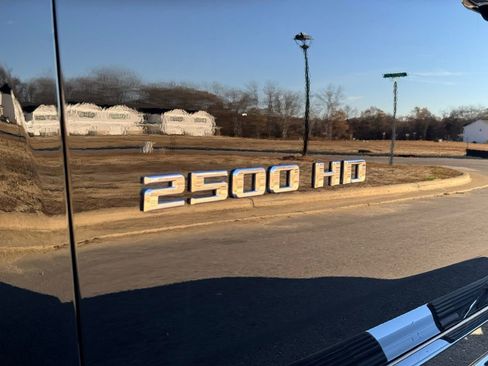 Used 2022 Chevrolet Silverado 2500 High Country image 11