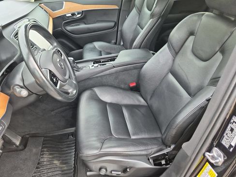 Used 2021 Volvo XC90 T6 Momentum AWD/4WD image 16