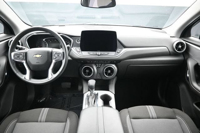 Used 2025 Chevrolet Blazer LT FWD image 18