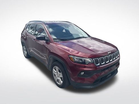 Used 2022 Jeep Compass Latitude image 2