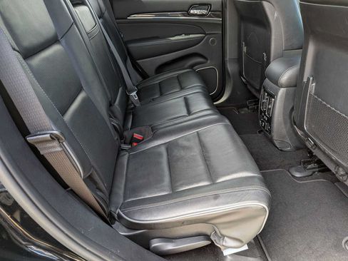 Used 2019 Jeep Grand Cherokee Overland AWD/4WD image 20