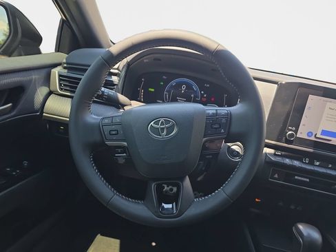 Used 2025 Toyota Camry SE FWD image 11
