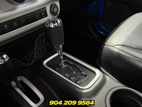 Used 2016 Jeep Wrangler Unlimited Sahara w/ Dual Top Group AWD/4WD image 15