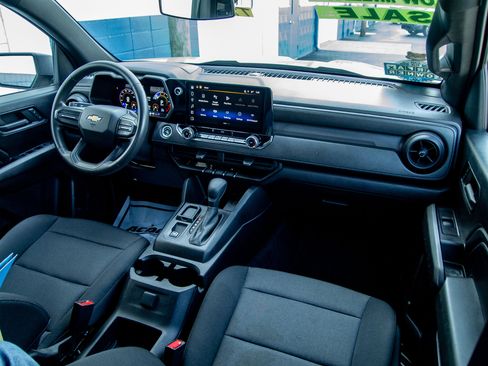 Used 2024 Chevrolet Colorado W/T image 28