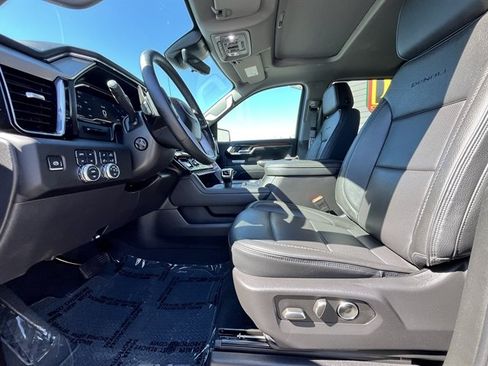 Used 2025 GMC Sierra 1500 Denali w/ Technology Package AWD/4WD image 17