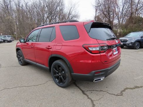 New 2025 Honda Pilot Black Edition image 4