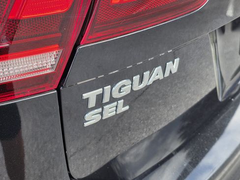 Used 2018 Volkswagen Tiguan SEL Premium image 8
