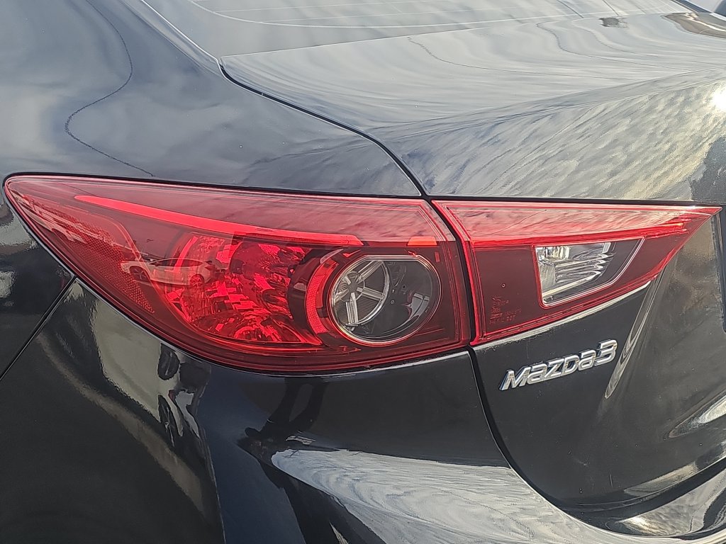 Used 2015 MAZDA MAZDA3 i Sport FWD image 17